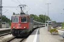 SBB Cargo 421 378 fahrt in Lindau ein mit EuroCity 195 nach M�nchen Hbf, 25 juli 2012