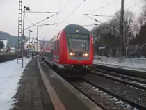 Einfahrt einer S1 der S-Bahn Dresden von Sch�na nach Mei�en Triebischtal am 11. Februar 2012 in die Station Kurort Rathen