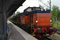 Eine Diesellock Green Cargo T44 340 mit Anhang rauscht durch den Bahnhof Norrk�ping am 01.06.2012.