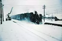 Einfahrt der C55 30 in die Station Horonobe im damals recht ärmlichen hohen Norden von Hokkaidô. 27.Dezember 1971.