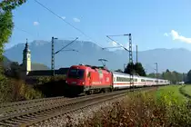 1216 011 mit einem EC nach M�nchen am 09.10.2010 unterwegs bei Niederaudorf.
