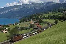 Re 4/4 168 n�hert sich am 27.6.21 mit dem RE 3131 Spiez.