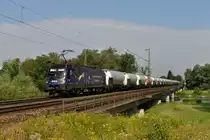 1116 126  Licht ins Dunkel  mit einem G�terzug am 02.08.2012 bei der �berquerung der Isar in Plattling.