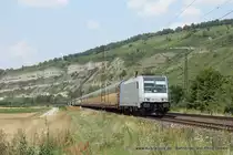 185 677-2 (Railpool) f�hrt am 25. Juli 2012 um 14:36 Uhr mit einem G�terzug durch Th�ngersheim