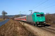 Am 9. Februar 2011 legt sich 185 617-8 mit S 39327 bei P�lling in die Kurve.