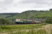 Die 140 423, welche neues Mitglied im DB Museum Koblenz L�tzel ist und ihres DB-Keks und ihrer Nummer beraubt wurde, zog am 20.07.2012 einen Lokzug, bestehend aus 140 423, E40 128, E50 091, E10 348, 111 001 und vier Personenwagen, von Koblenz L�tzel zum AW N�rnberg. Bei katastrophalen Lichtverh�ltnissen fuhr der Zug durch das Maintal, hier bei Himmelstadt.