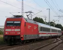 101 015-6 mit IC 1906 von Stuttgart Hbf nach Warnem�nde bei der Durchfahrt im Haltepunkt Rostock-Bramow.04.08.2012 