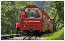 Zugskreuzung zwischen zwei Dampfz�gen mit den Neubauloks 12 und 14 in Geldried zwischen Brienz und Planalp. Die Weichen werden vom Zugspersonal noch von Hand gestellt. (03.08.2012)