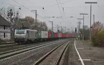 37025 mit einem Containerzug am 16.11.2011 in Kreiensen