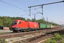 1016 043-0 mit Containerzug in Fahrtrichtung S�den. Aufgenommen am 22.05.2012 am B� Eltmannshausen/Oberhone.