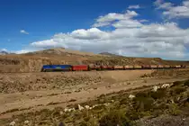 PeruRail Arequipa - Juliaca: EMD G26C #751 im Hochland auf ca. 4500m Seeh�he. 02.09.2011