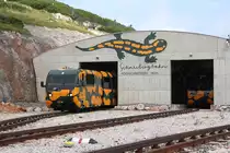 N�SBB 11 verl�sst am 04.08.2012 die Bergstation Hochschneeberg, w�hrend in der Station N�SBB 12 auf die Abfahrt wartet.

