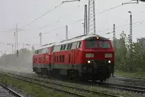225 024 und 225 117 am 9.5.12 bei str�menden Regen in Ratingen-Lintorf.