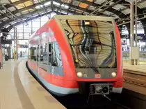 646 014-0 und eine weitere 646 als Usedom-Express (RE 18594 ) von Berlin Zoologischer Garten nach  Swinoujscie Centrum (Swinem�nde) hier beim Halt am 03. August 2012 in Berlin Friedrichstrasse bereits mit +10.  N�chster Halt: Berlin Alexanderplatz