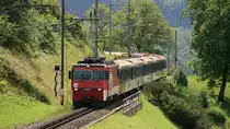 HGe 4/4 101 963-7 mit IR 2221 (Goldenpass Panoramic) von Interlaken Ost nach Luzern kommt in Giswil die Zahnradstrecke herunter. (04.08.2012)