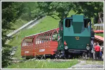Lok 12 ist auf der Planalp angekommen. Im Hintergrund sieht man die weiterf�hrende Strecke Richtung Brienzer Rothorn. (03.08.2012)