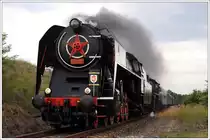 52.7596 der EF Zollernbahn mit dem Sonderzug von Stuttgart nach Lu�n� u Rakovn�ka am 15.6.2012, ab Cheb mit 475 179 als Vorspann kurz vor Měcholupy.