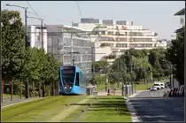 Kurzer Anstieg fast geschafft - 

Südlich der Haltestelle  Courlancy  muss die Tram eine kurze Steigung bewältigen. 

24.07.2012 (M)
