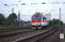 350 018-8 mit EC 270 „Avala“ Belgrad – Budapest – Prag, kurz vor Hauptbahnhof der Hauptstadt Slowakeis; 06.08.2012