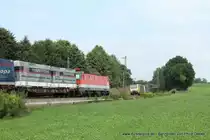 So kann es laufen: 189 903-8 (Lokomotion / Rail Traction Company) f�hrt am 4. August 2012 um 11:12 Uhr zusammen mit einer weiteren 189er durch Osterm�nchen, w�hrend sie von 1144 112 (�BB) mit einem G�terzug zum perfektem Zeitpunkt zugefahren wird. Nachdem wir uns dann auf den Weg nach Hause machten, kamen nat�rlich noch drei Werbe 111er nahezu im Blockabstand, was solls...
