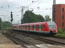 BR 422 als S8 am Hauptbahnhof M�nchengladbach.(10.7.2012) 