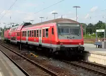 Die RB 28710, bestehend aus 143 173-3, DBuza und Bybhdzf ist gerade aus Potsdam Hbf in Oranienburg angekommen und f�hrt wenige Minuten sp�ter als  RB 28733 nach Hennigsdorf, hier am 03.08.2012. 