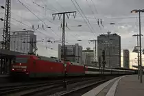 101 077 und 101 007 verlassen am 10.5.12 mit einem EuroCity den Hbf von Essen.