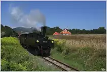 Dampflok 699 101 Dh2t Franco-Belge Bj 1944 f�hrt auf der Gurkthalbahn von P�ckstein Zwischenw�ssern nach Treibach Althofen, hier bei der Ausfahrt in P�ckstein-Zwischenw�ssern mit dem Schlo� P�ckstein im Hintergrund.
5.8.2012