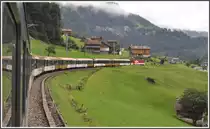 IR2220 Golden Pass auf dem Weg nach Interlaken Ost bei Kaiserstuhl. (03.08.2012)