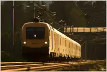 Im allerletzten Sonnenlicht des 13.8.2012, f�hrt MAV 470 007 mit IC 530 (Villach-Wien Meidling) durch das Murtal.
Zeltweg 