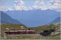 Diese Bilderreihe vom R1633 St.Moritz-Tirano mit ABe 8/12 3502 entstand auf der s�dlichen Staumauer des Lago Bianco. (11.08.2012)