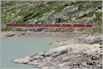 Diese Bilderreihe vom R1633 St.Moritz-Tirano mit ABe 8/12 3502 entstand auf der s�dlichen Staumauer des Lago Bianco. (11.08.2012)