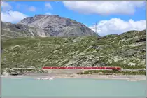 Diese Bilderreihe vom R1633 St.Moritz-Tirano mit ABe 8/12 3502 entstand auf der s�dlichen Staumauer des Lago Bianco. (11.08.2012)
