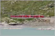 Diese Bilderreihe vom R1633 St.Moritz-Tirano mit ABe 8/12 3502 entstand auf der s�dlichen Staumauer des Lago Bianco. (11.08.2012)
