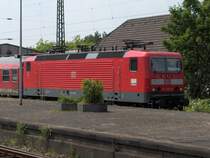 3 L�wen Takt im Ruhrgebiet?!? W�hrend der WM ist 143 900-9 im Ruhgebiet im Einsatz. Hier ist sie mit ihrem Sonderzug in Wanne-Eickel Hbf abgestellt und wartet auf ihren n�chsten Einsatz. 29.6.2006 