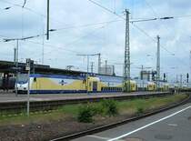 Kleiner Camera-Schwenk nach links: ME 146-10 mit Doppelstockzug aus Hamburg f�hrt am 23.06.2006 in Bremen Hbf. ein.