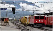 Ge 6/6 II 703  Raetia  mit Umbauzug in Landquart. (16.08.2012)