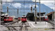 Ersatz S1 mit ABe 512 und Steuerwagen nach Rh�z�ns, Te 2/2 88, Ge 4/4 II 617  Ilanz  am RE1233 nach Scuol und RE1033 nach Davos Platz mit einem Allegra in Landquart. (16.08.2012)