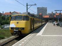 SGM 2010+2013 als trein 15457 naar Amsterdam Centraal te Zandvoort aan Zee, 4 juli 2006