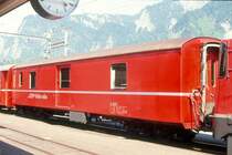 D 4201 - Gep�ckwagen am 22.05.1991 in Untervaz - Baujahr 1913 - SWS/SWP/RhB - Fahrzeuggewicht 17,00t - Zuladung 8,00t - L�P 15,44m - zul�ssige Geschwindigkeit 90 km/h.-  �2=20.07.1989 - RhB-Logo rh�toromanisch - Lebenslauf: ex F4� 4201 - 1964 D 4201 - 10/2003 Abbruch. Hinweis: gescanntes Dia
