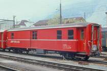 D 4202 - Gep�ckwagen am 04.05.1991 in Chur - Baujahr 1930 - SIG/RhB - Fahrzeuggewicht 17,00t - Zuladung 15,00t - L�P 15,40m - zul�ssige Geschwindigkeit 90 km/h.-  �2=03.06.1988 - RhB-Logo rh�toromanisch - Lebenslauf: ex F4� 4202 - 1964 D 4202 - 1996a - 1997 Abbruch. Hinweis: gescanntes Dia
