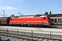 541-003 fährt am 15.August 2012 mit einem Güterzug durch den Bf. Ljubljana. 

