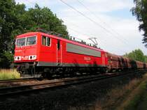 BR 155 237-1 zeigt sich in der neuen Farbgebung der  Railion DB Logistics  stolz an einem sonnigen Nachmittag.