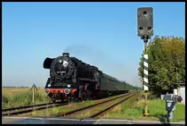 44 1486-8 hat mit ihrem Leerreisezug aus Sta�furt den Bahnhof K�then fast erreicht, von dort wird der  Salzlandexpress  mehrere Fahrten nach Aken zum Stadtfest unternehmen. (18.8.2012)