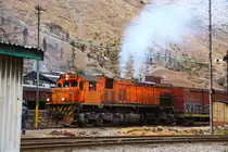 Danke f�r Eure Kommentare !!! Noch ein paar  dampfende/rauchende  Dieselloks : FCCA 538 ( Villares / Brazil G22 ) in La Oroya - 10/09/2012