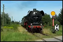 44 1486 f�hrt am 18.8.2012 mit dem DPE 20892 nach K�then am Einfahrvorsignal von Aken vorbei. 