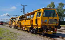 Die Baumaschinen der S� warten in Pragersko auf Einsatz �ber die Wochenende (+Montag) bei Erneuerung der Stecke Pragersko-Kidričevo.  Jedes Wochenende wird cca. 300 biss 400m komplett Erneuert. /17.8.2012 