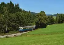 VT 07 + VS 28 der Wanderbahn von Viechtach nach Gotteszell am 19.08.2012 unterwegs bei Osterbr�nnl.