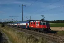 Re 420 227-1 nähert sich am 16.7.12 mit dem IR 2587 Niederglatt.