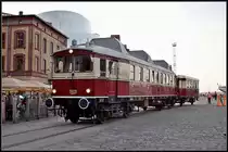 Nach einigen Schwierigkeiten bei der Br�cken�berquerung steht die Sonne schon ziemlich tief. Doch nur noch einige Meter und der Zug hat seinen Haltepunkt (f�r zwei Tage an der Gorch Fock 1) erreicht.  (Stralsund- Stadthafen 17.08.12)